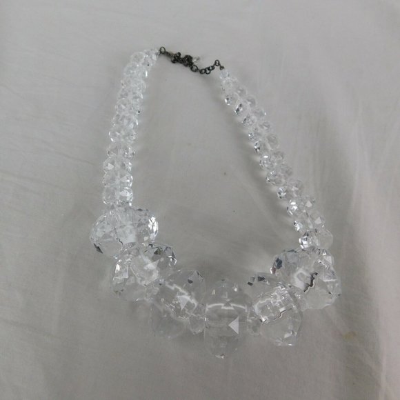 Joan Rivers Classics Collection Costume Necklace Clear Acrylic Faceted Lg Bead - Picture 5 of 8